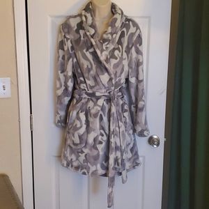 Fleece robe/brand new condition